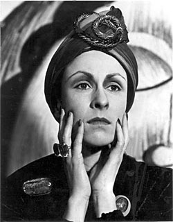 SOUTH BANK SHOW SPECIAL FILM ABOUT SIR WILLIAM WALTON / AT THE HAUNTED END OF THE DAY - Devised & directed by Tony Palmer featuring Carmen Du Sautoy as Edith Sitwell reciting excerpts from Facade composed by William Walton